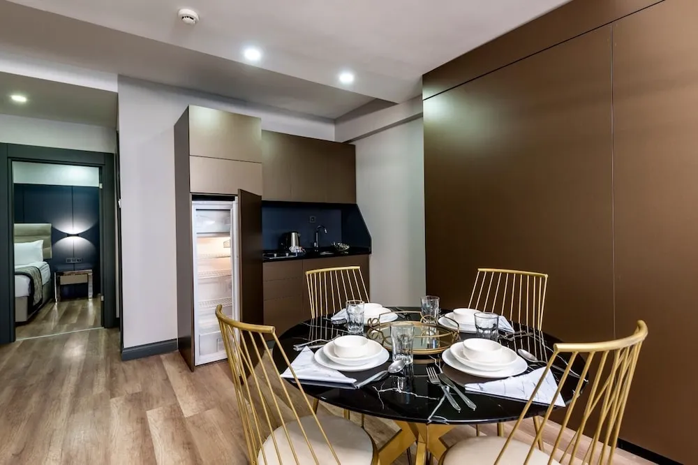 Deluxe Two-Bedroom Suite