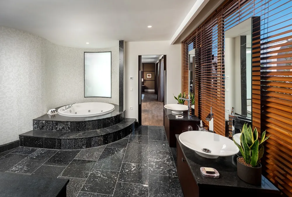 The Boulevard Suite