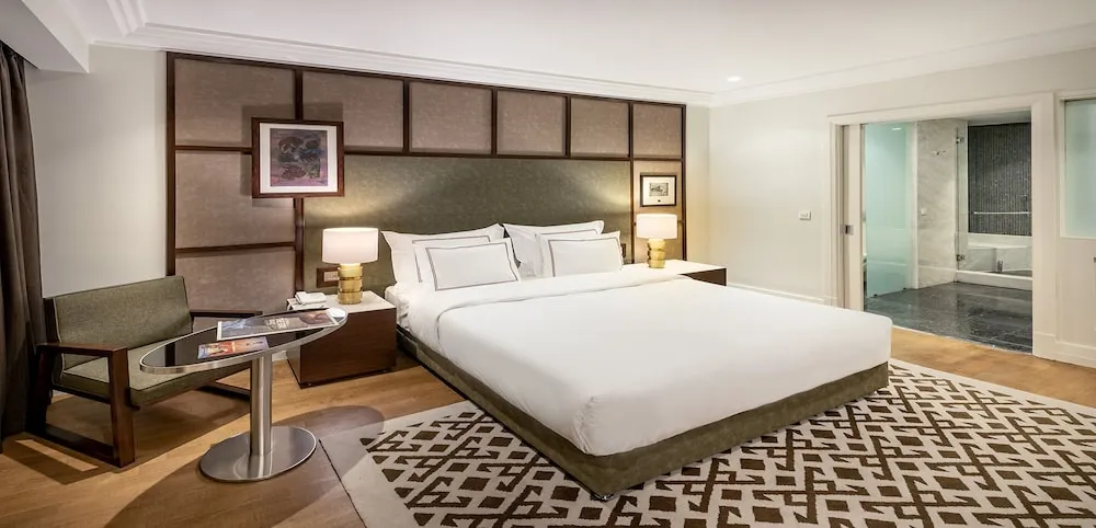 Atrium King Room
