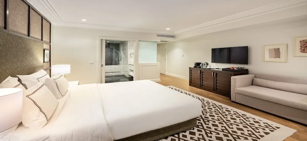 Atrium King Room