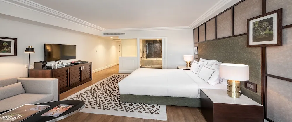 Deluxe Tek Büyük Yataklı Oda
