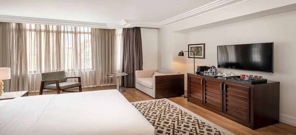 Deluxe Tek Büyük Yataklı Oda