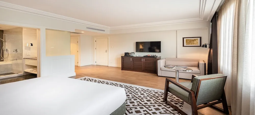 Grand Superior Room