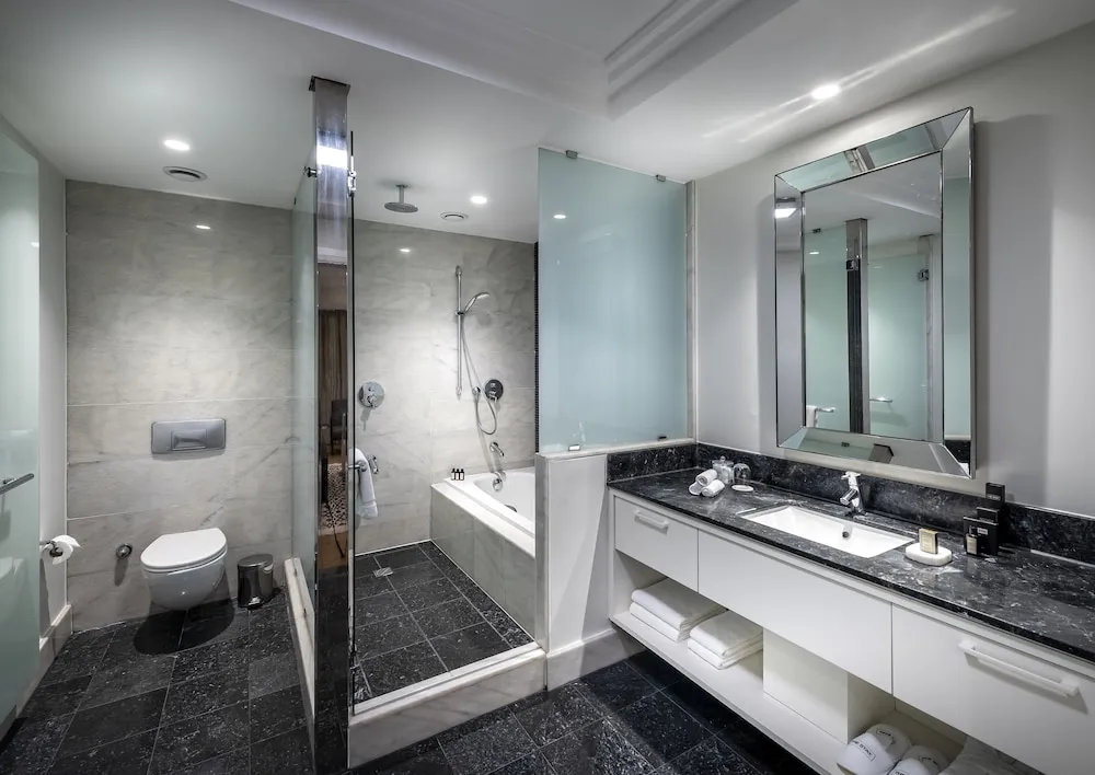Atrium Suite