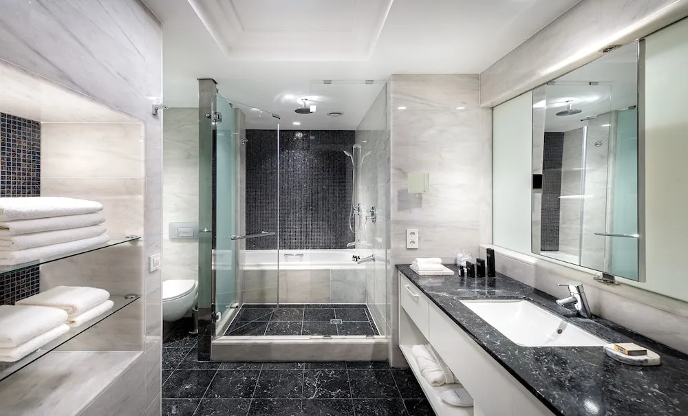 Atrium Twin Room