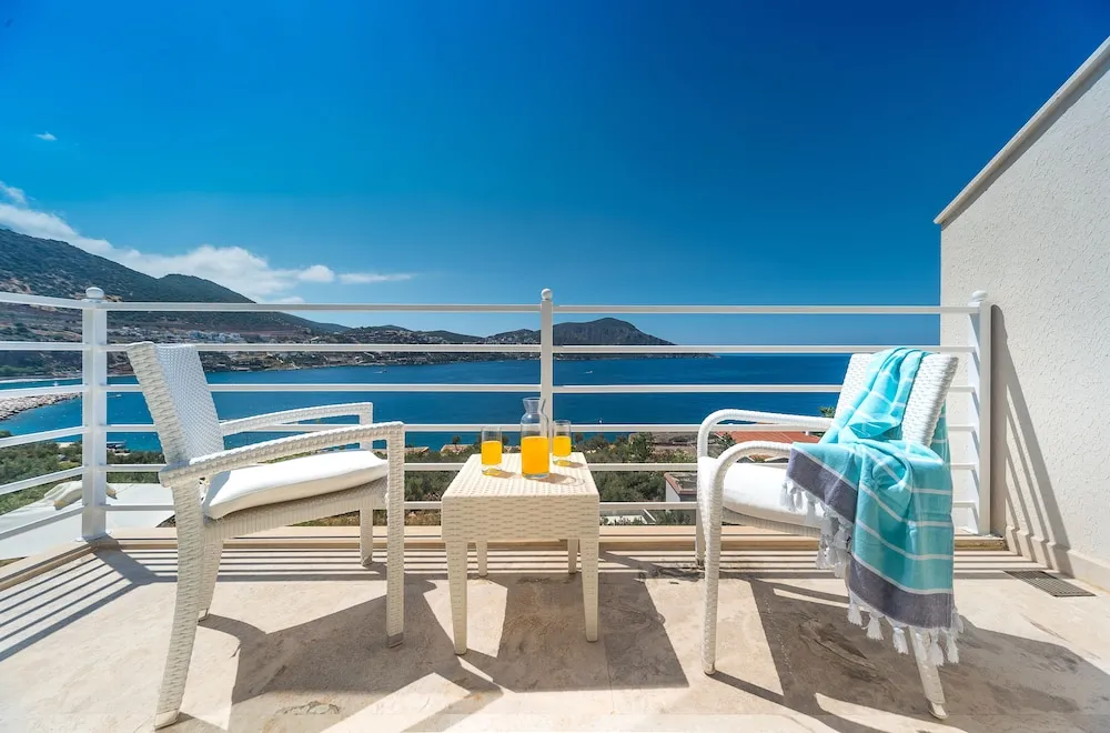 The Lofts - Private Pool Suites