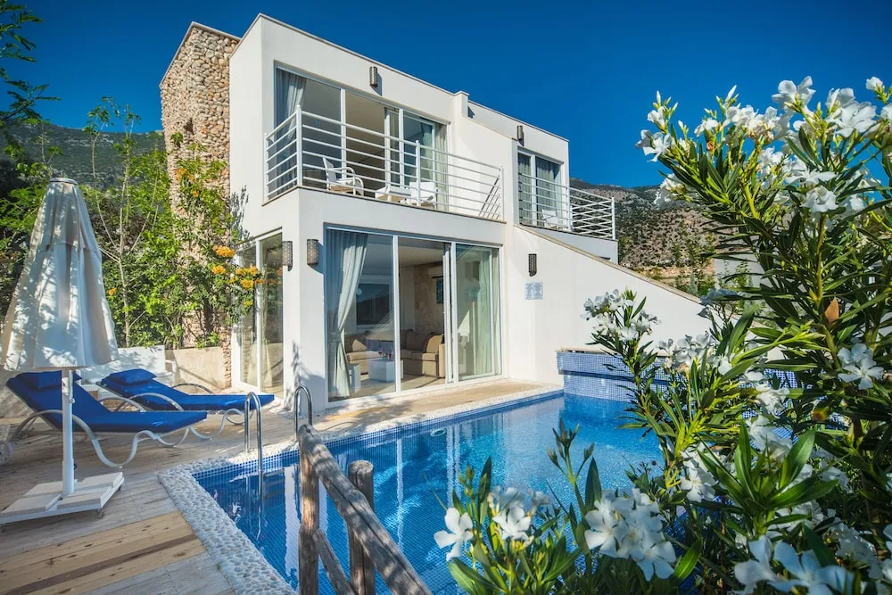 The Lofts - Private Pool Suites