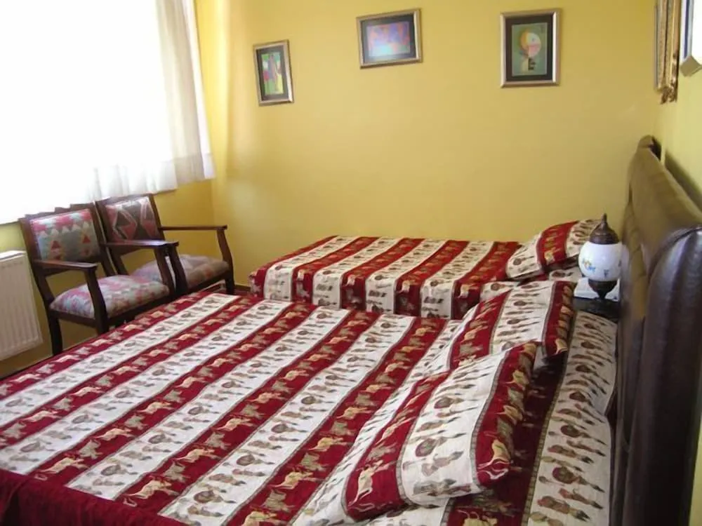 Üç Kişilik Oda, Deniz Manzaralı