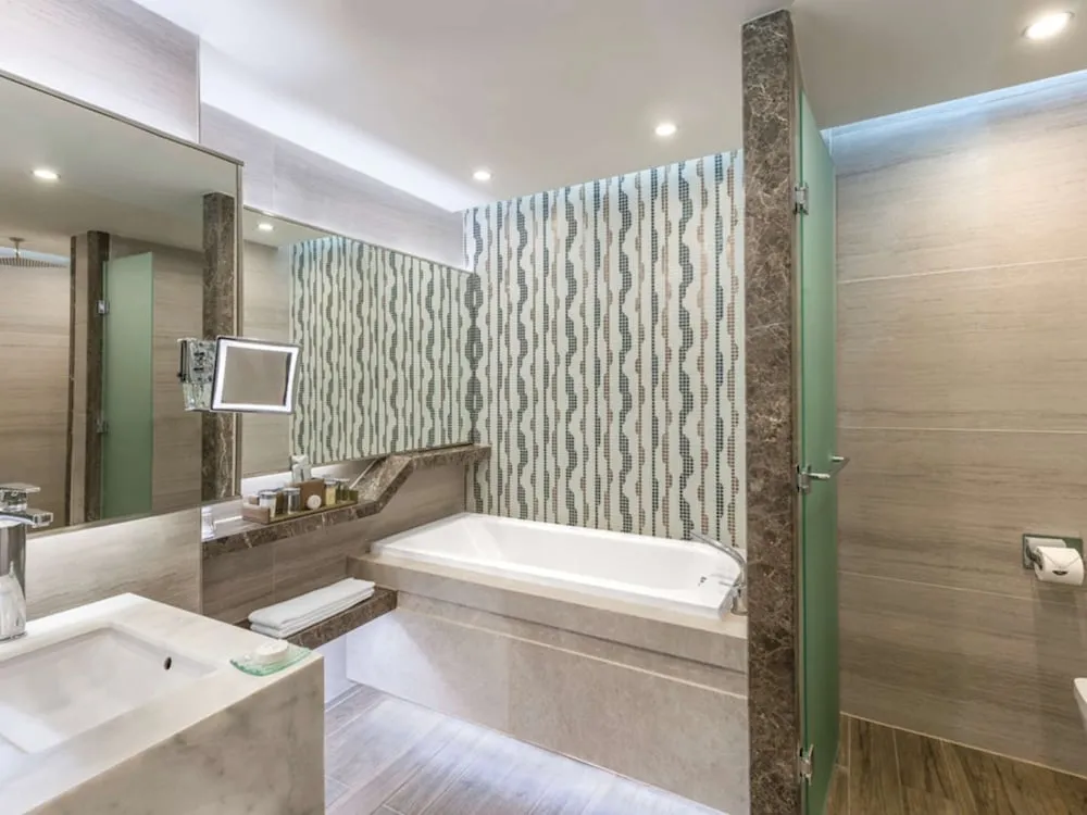 Süit, 1 En Büyük (King) Boy Yatak (Legendary - Swim Up)