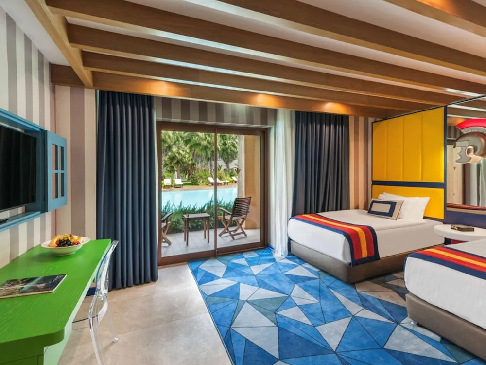 Süit, 1 En Büyük (King) Boy Yatak (Legendary - Swim Up)