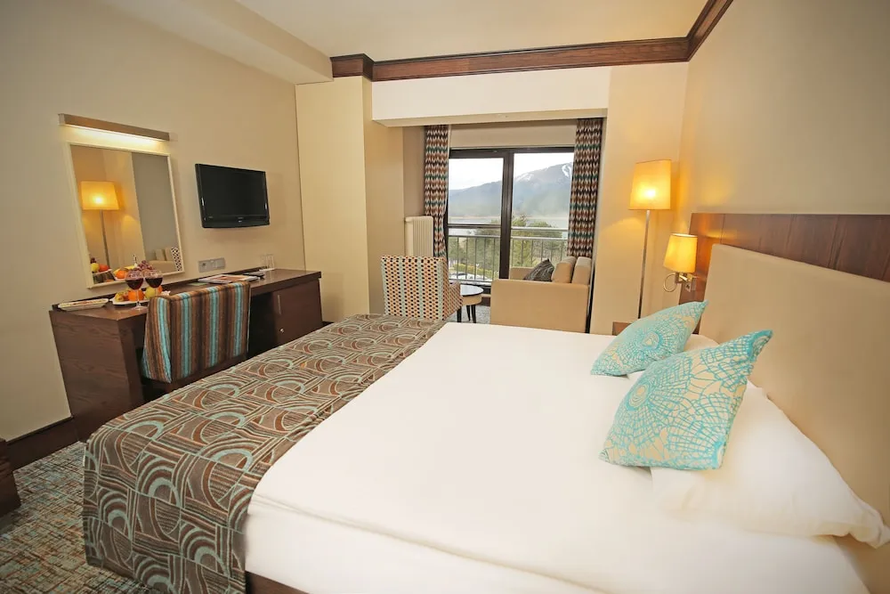 Standard Double or Twin Room, Lake View