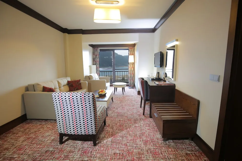 Suite Room with Lake View