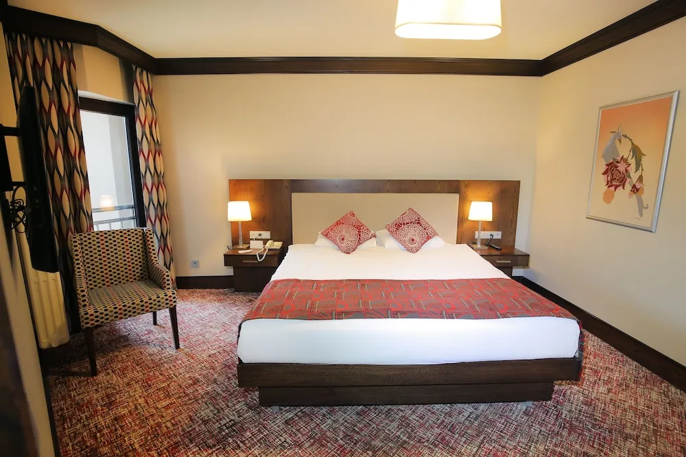 Suite Room with Lake View