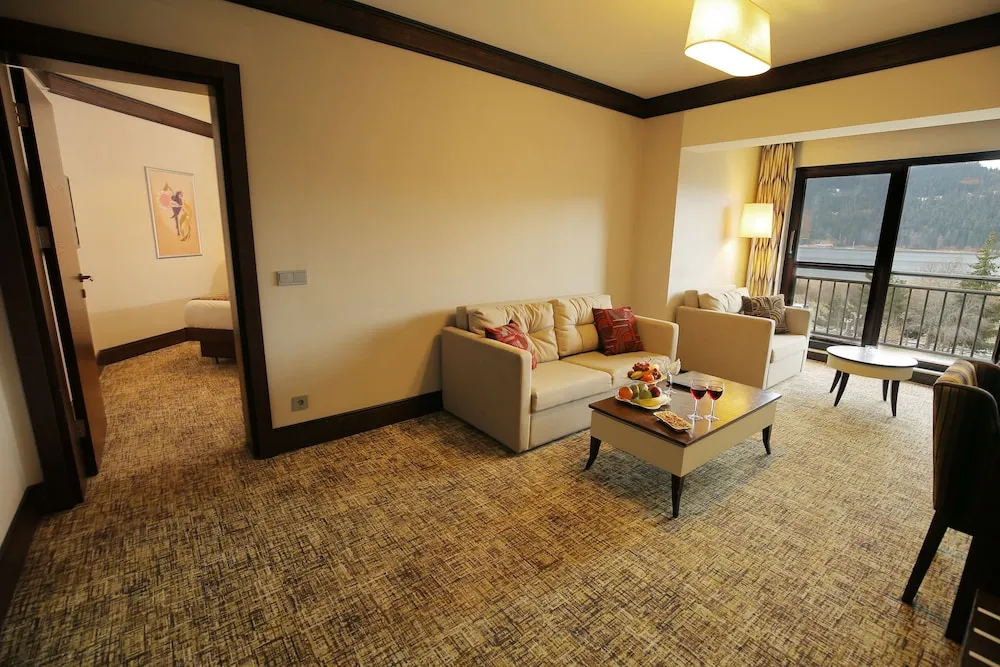 Suite Room with Lake View
