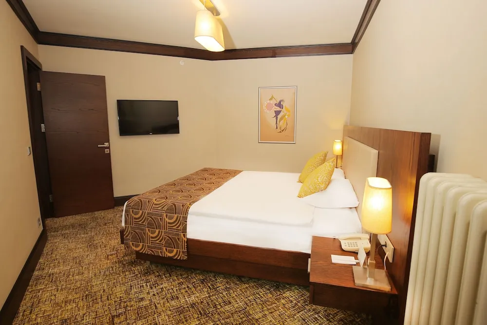 Suite Room with Lake View