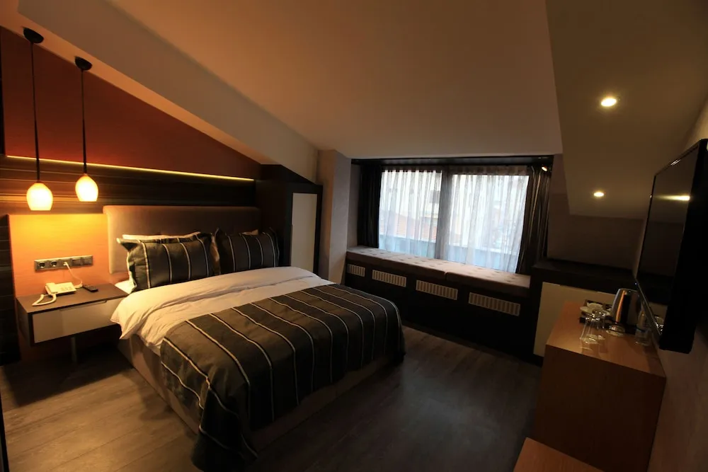 Deluxe Tek Büyük Yataklı Oda