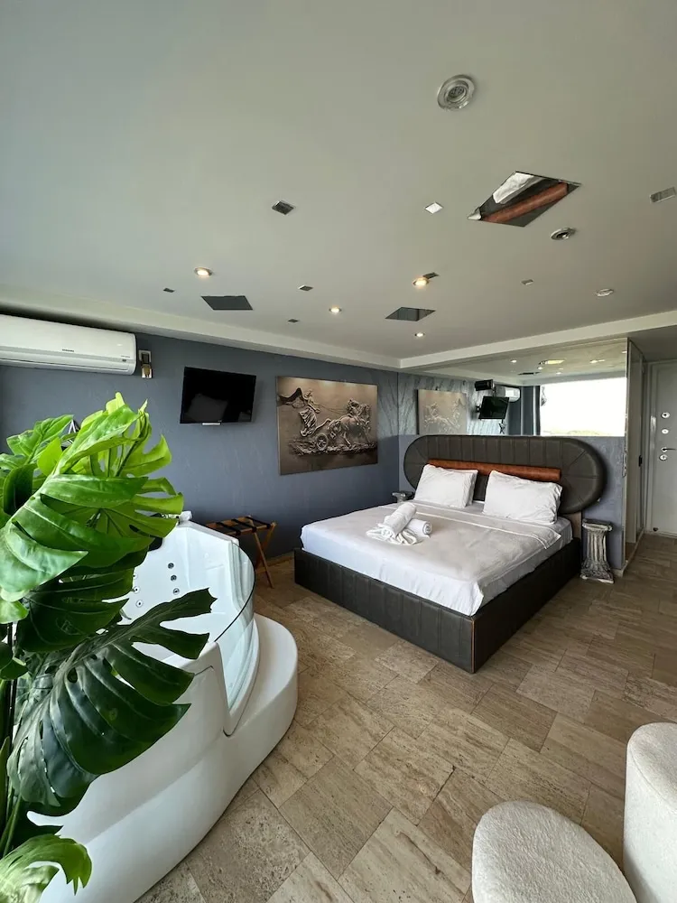 Standard Room with Jacuzzi and Balcony