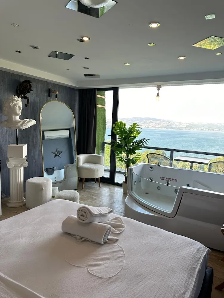 Standard Room with Jacuzzi and Balcony