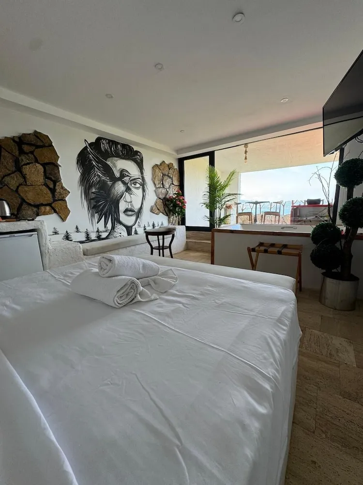 Bohemian Two Jacuzzi Room