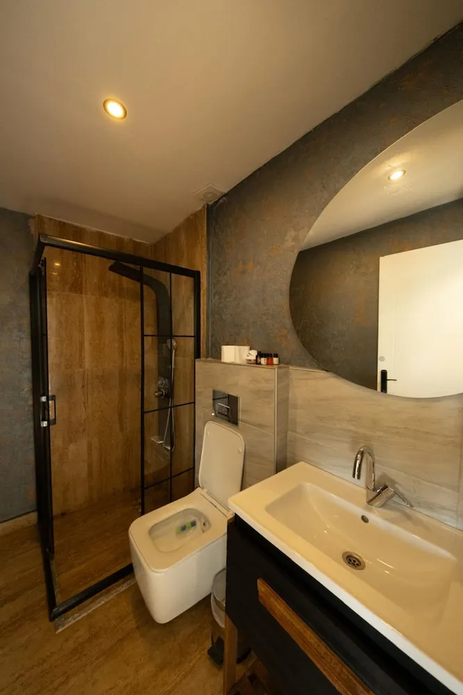 Mirror House with Jacuzzi