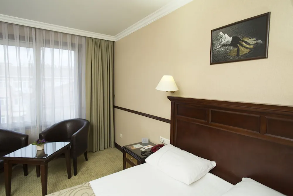 Standard Tek Büyük Yataklı Oda