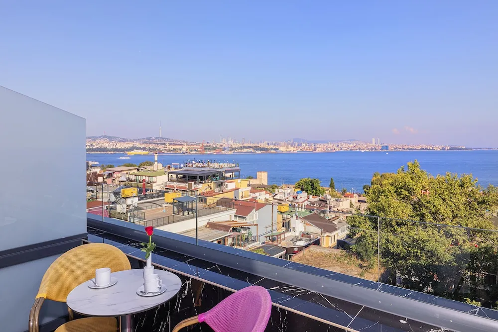 Magnaura Palace Suite, With Jacuzzi and Large Terrace
