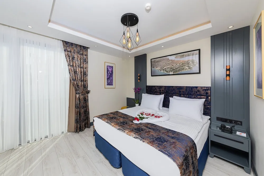Magnaura Palace Suite, With Jacuzzi and Large Terrace
