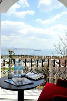 The Magnaura Palace Hotel