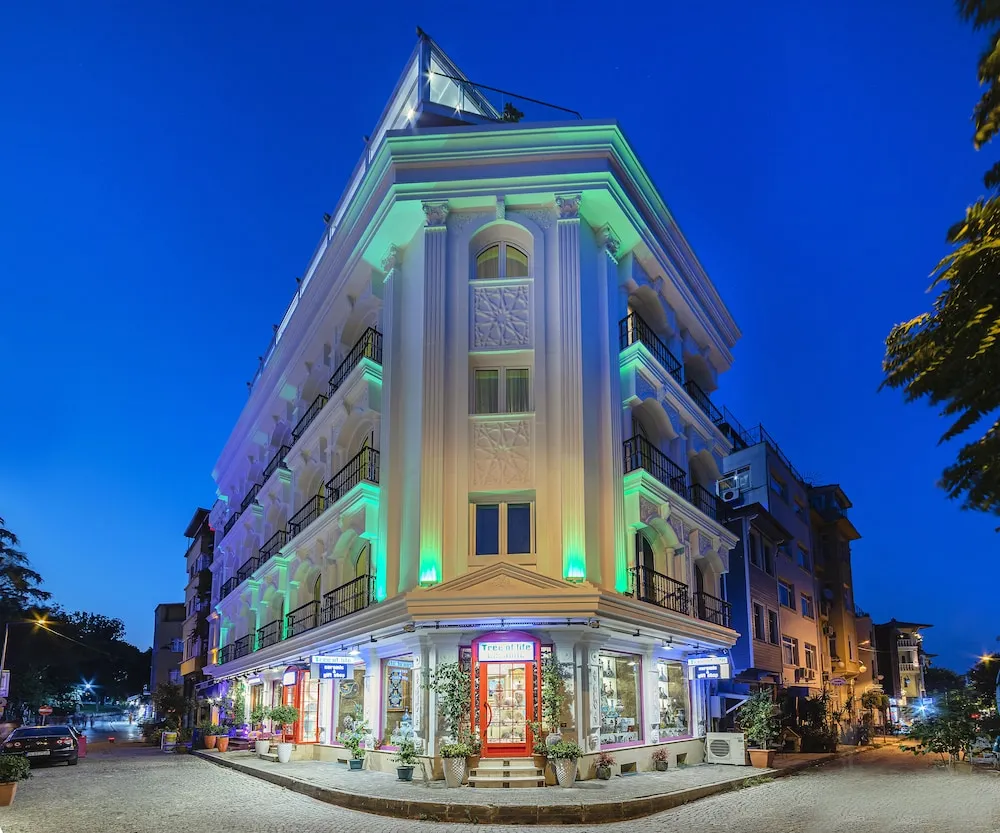 The Magnaura Palace Hotel