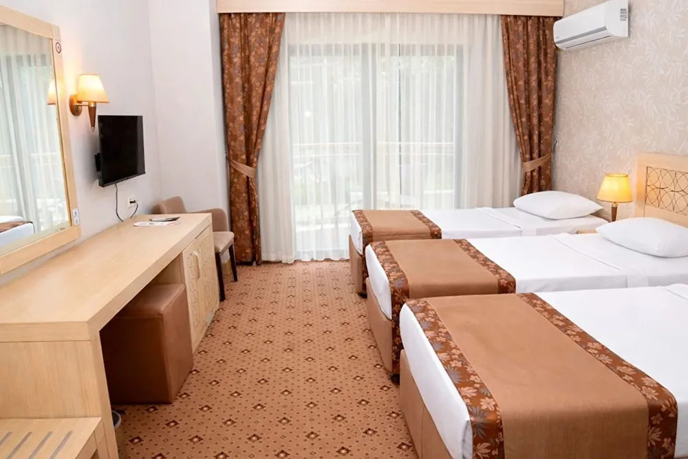 Standard Üç Kişilik Oda, Balkon