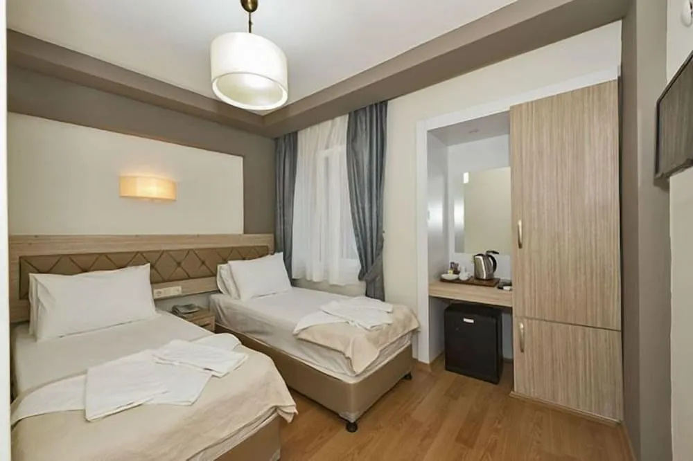 Standard Tek Büyük veya İki Ayrı Yataklı Oda