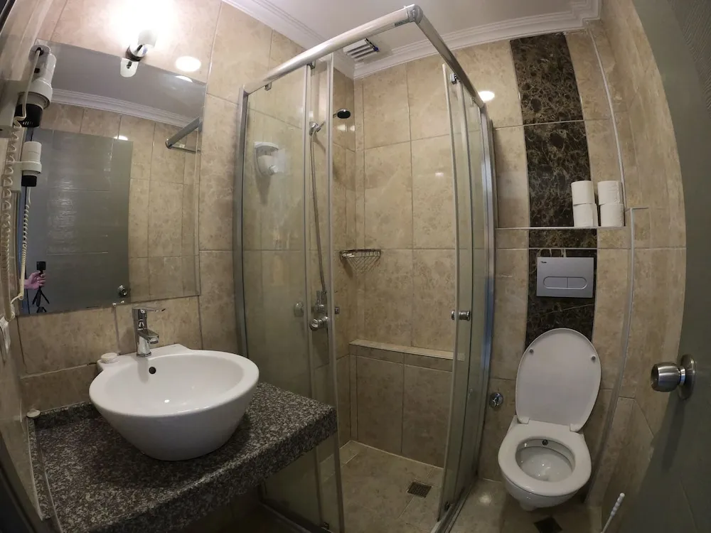 QUAD ROOM