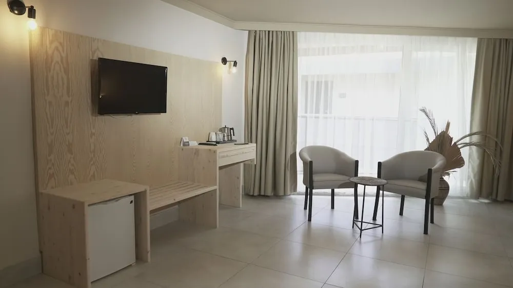 QUAD ROOM
