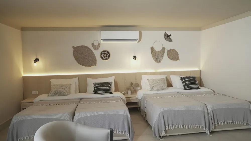 QUAD ROOM