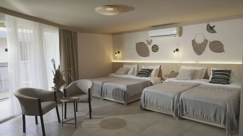 QUAD ROOM