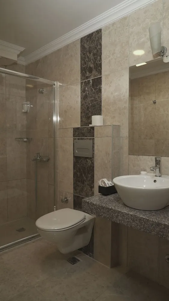 QUAD ROOM