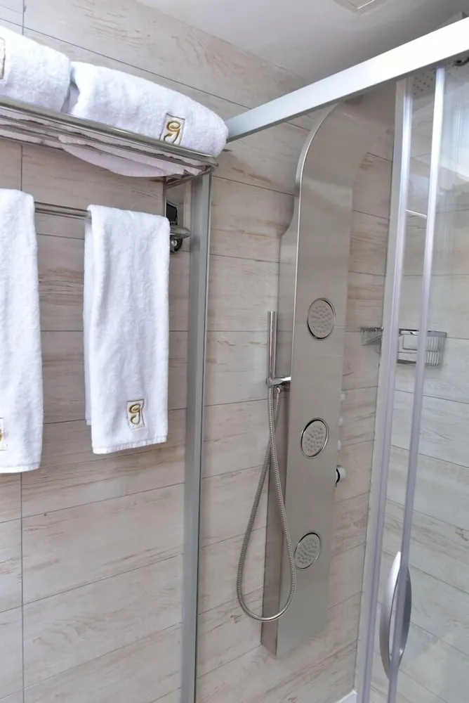 Deluxe Tek Büyük veya İki Ayrı Yataklı Oda