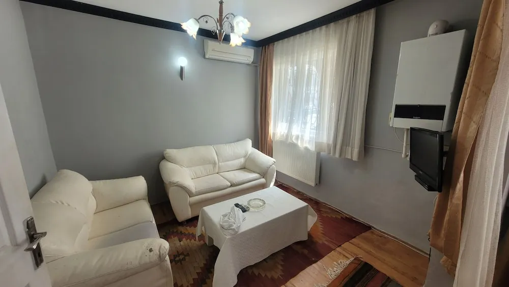 Annex Apartment (Basement)