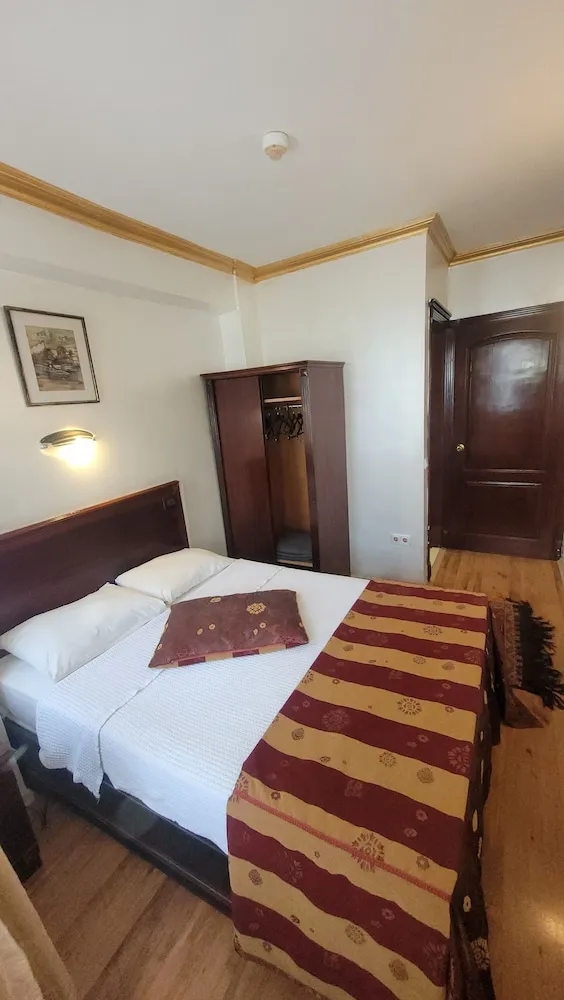 STANDARD SINGLE ROOM