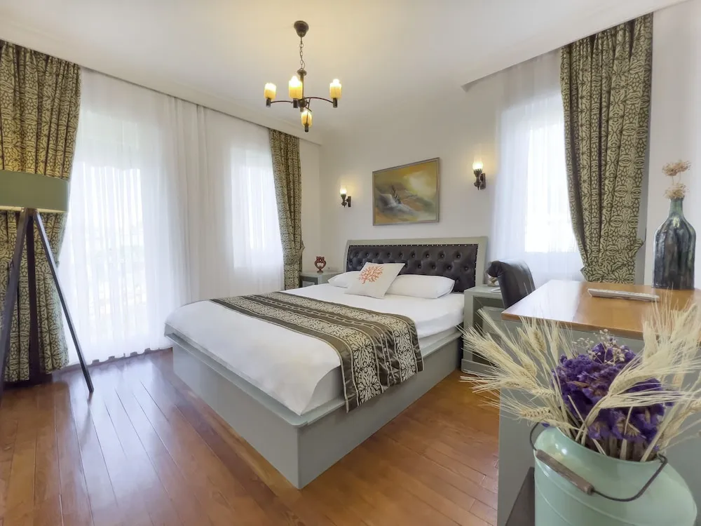 Cift Kisilik Oda - Cumbali ve Fransiz Balkonlu