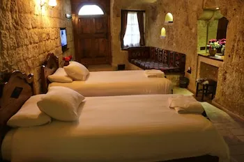 Kemerhan Cave Suite