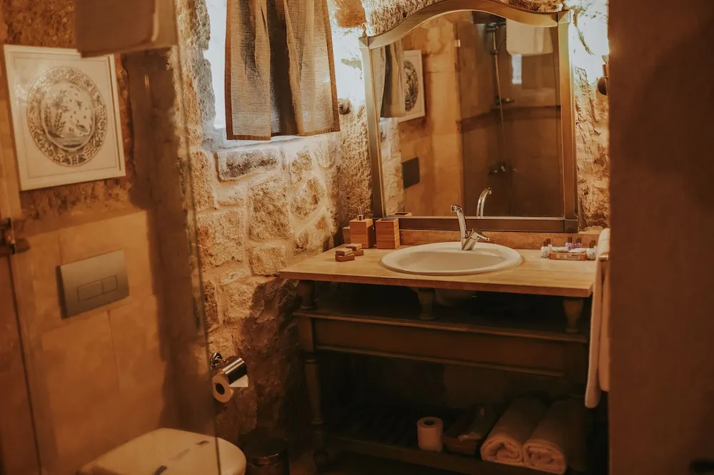 Family Tek Büyük Yataklı Oda