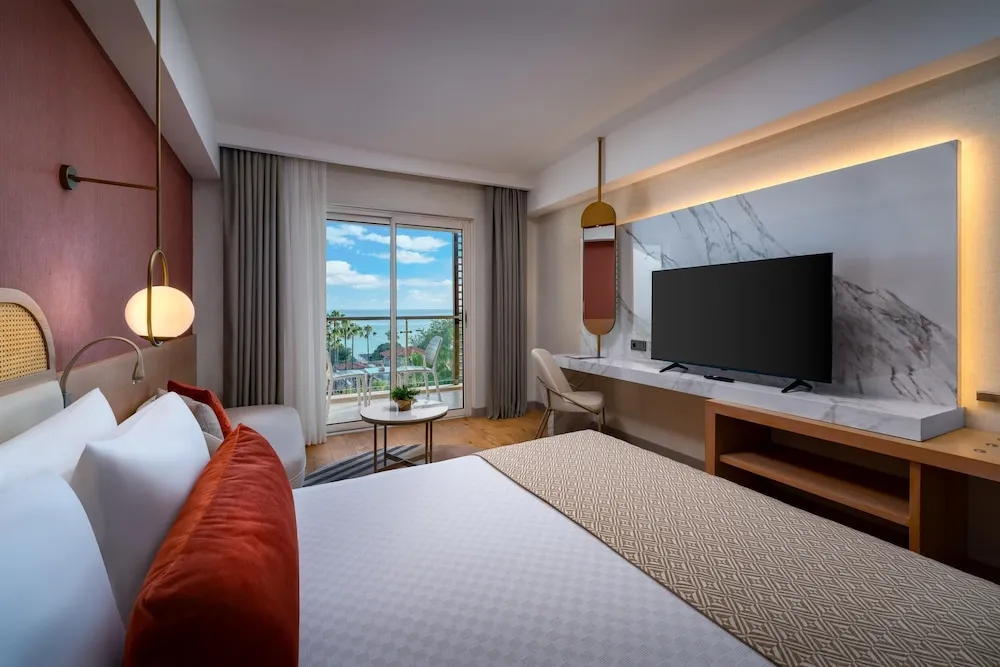 Deluxe Direct Sea View