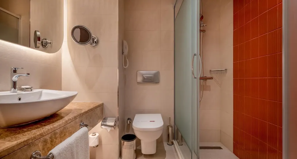 Main Building Suite Land View