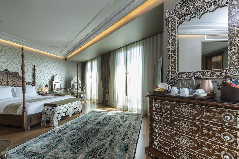 Corner Suite French Sea View
