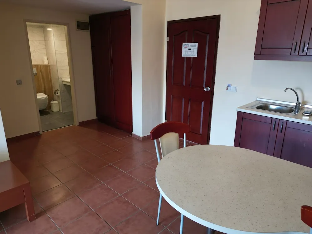 Apart Daire, 1 Yatak Odası, Sigara İçilmez, Havuz Manzaralı