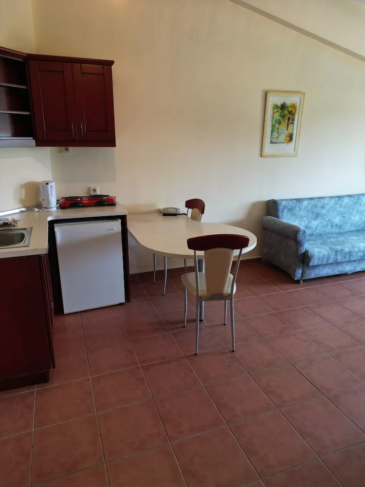 Apart Daire, 1 Yatak Odası, Sigara İçilmez, Havuz Manzaralı