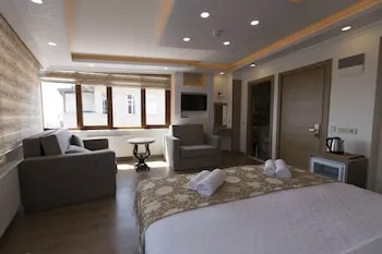 Harbour Suites Old City