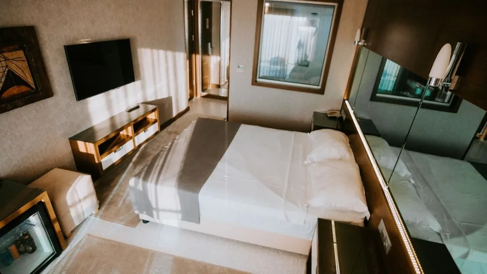 Deluxe Tek Büyük Yataklı Oda