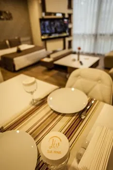 Liv Suit Hotel